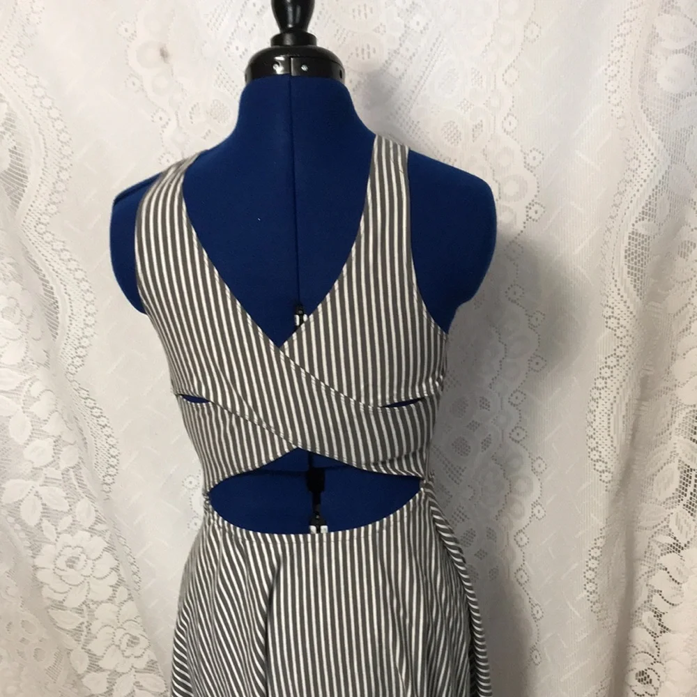 Hollister Gray and White Striped Dress - Picture 4 of 6